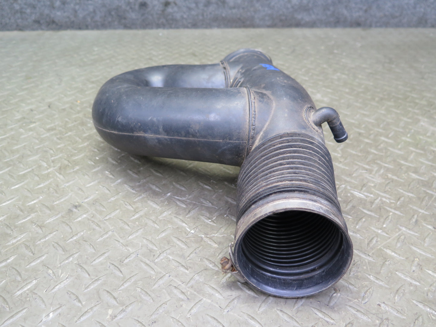 99-01 VW Eurovan T4 2.8L AES Air Intake Hose Pipe Duct 021129627E OEM