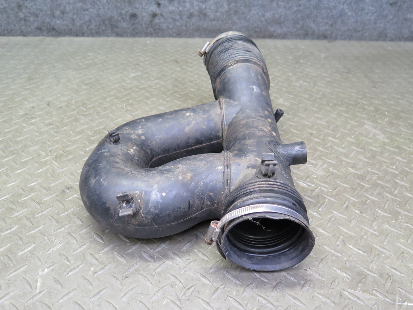 99-01 VW Eurovan T4 2.8L AES Air Intake Hose Pipe Duct 021129627E OEM
