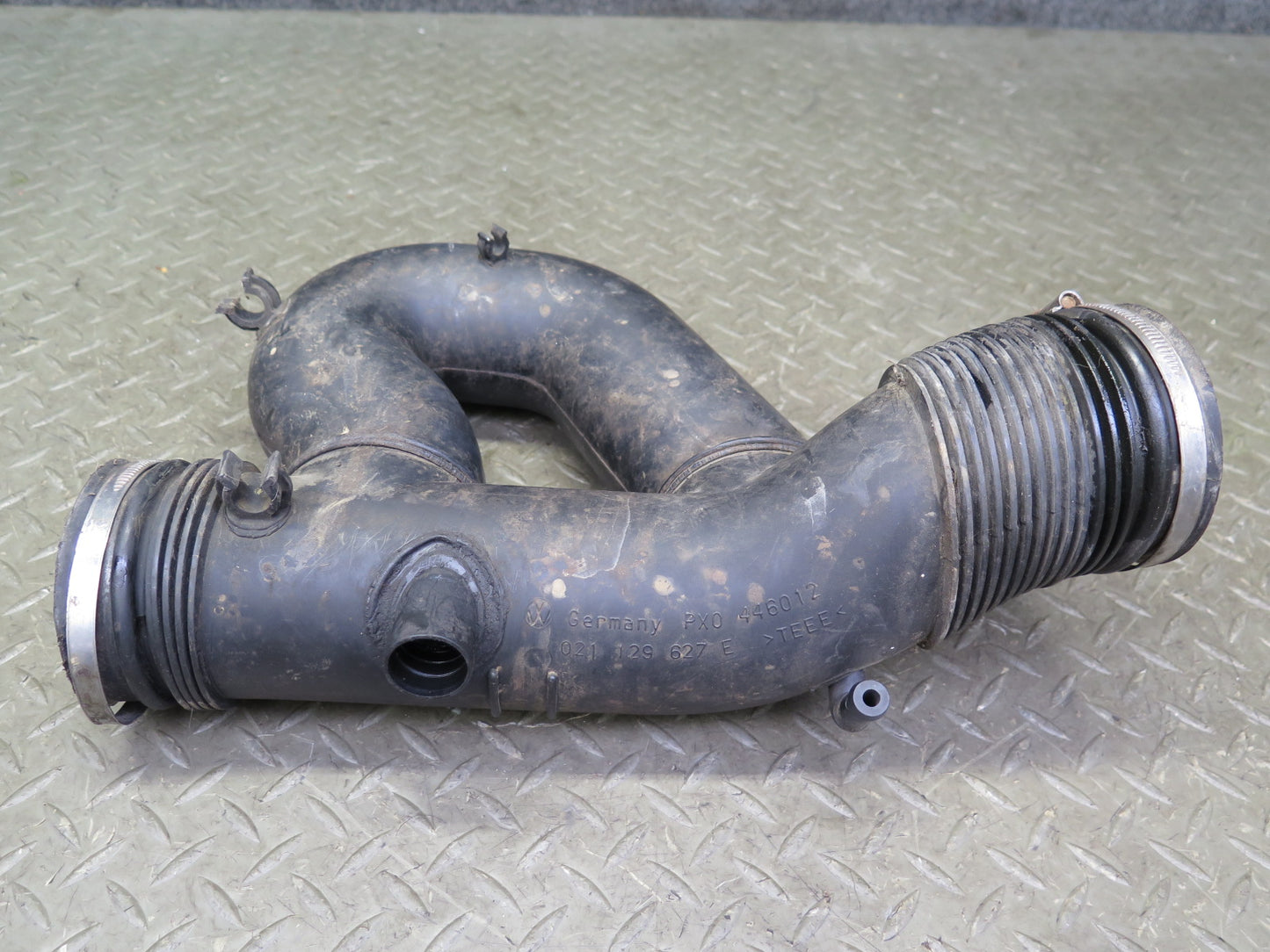 99-01 VW Eurovan T4 2.8L AES Air Intake Hose Pipe Duct 021129627E OEM