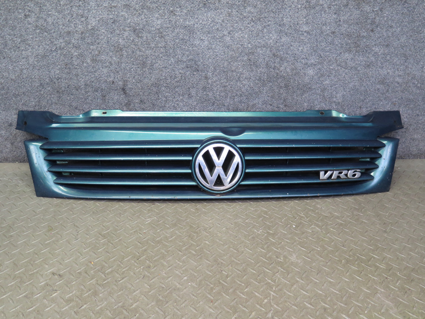 99-03 VW Eurovan T4 Front Radiator Upper Grille Green Pearl 701853653D OEM