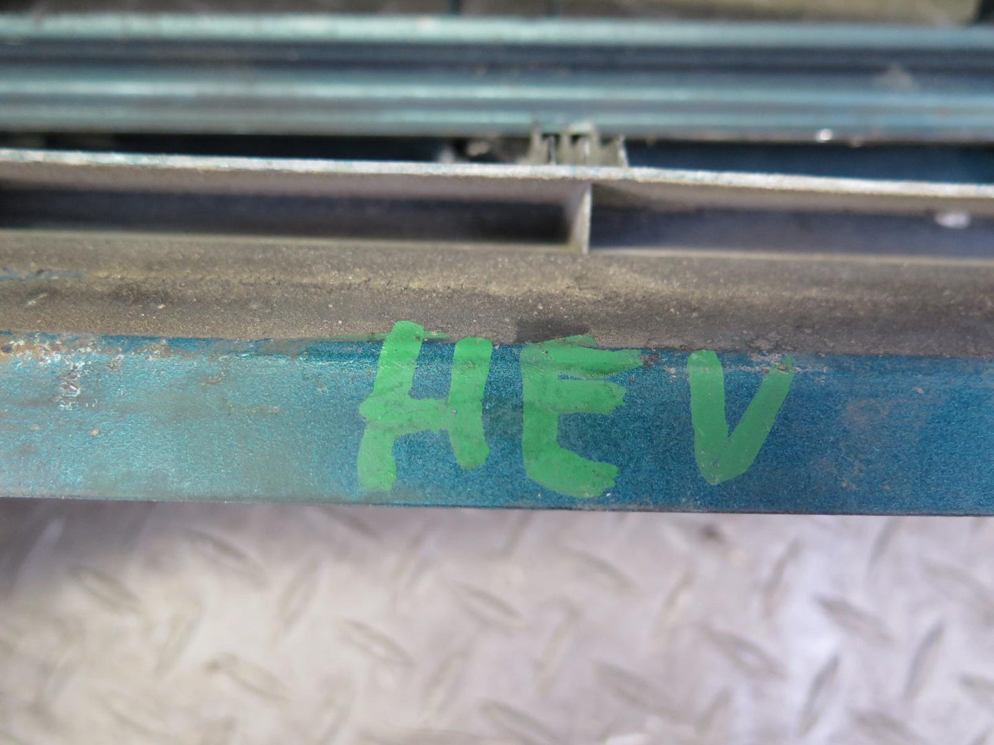 99-03 VW Eurovan T4 Front Radiator Upper Grille Green Pearl 701853653D OEM