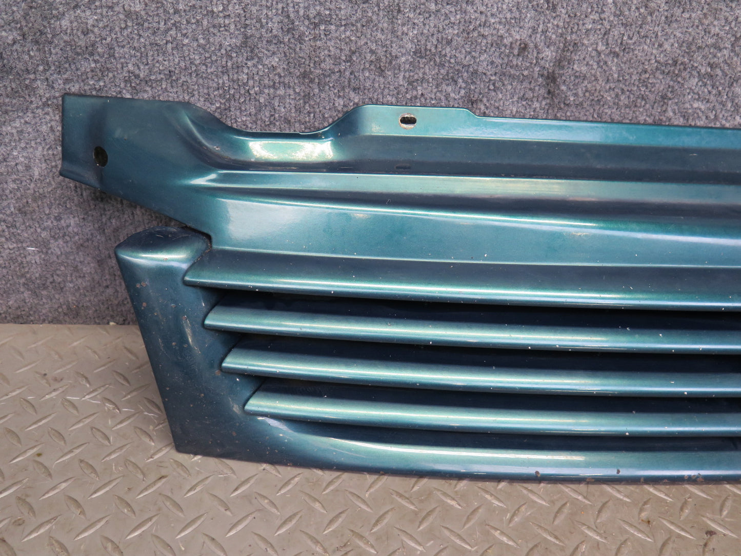 99-03 VW Eurovan T4 Front Radiator Upper Grille Green Pearl 701853653D OEM