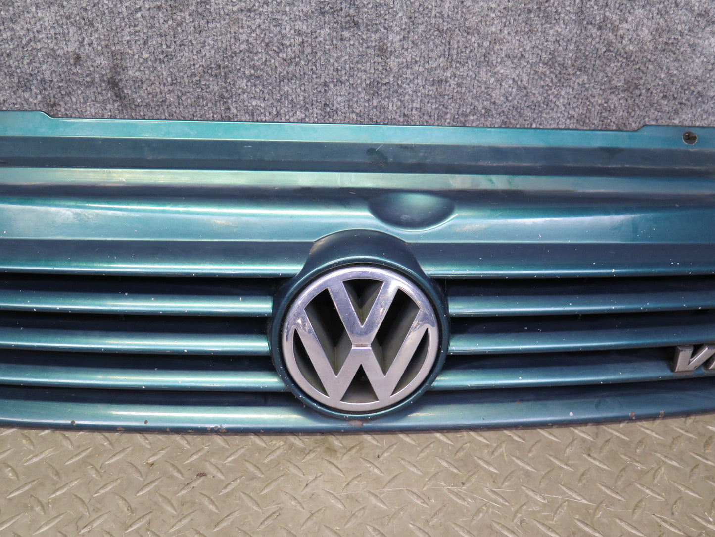 99-03 VW Eurovan T4 Front Radiator Upper Grille Green Pearl 701853653D OEM