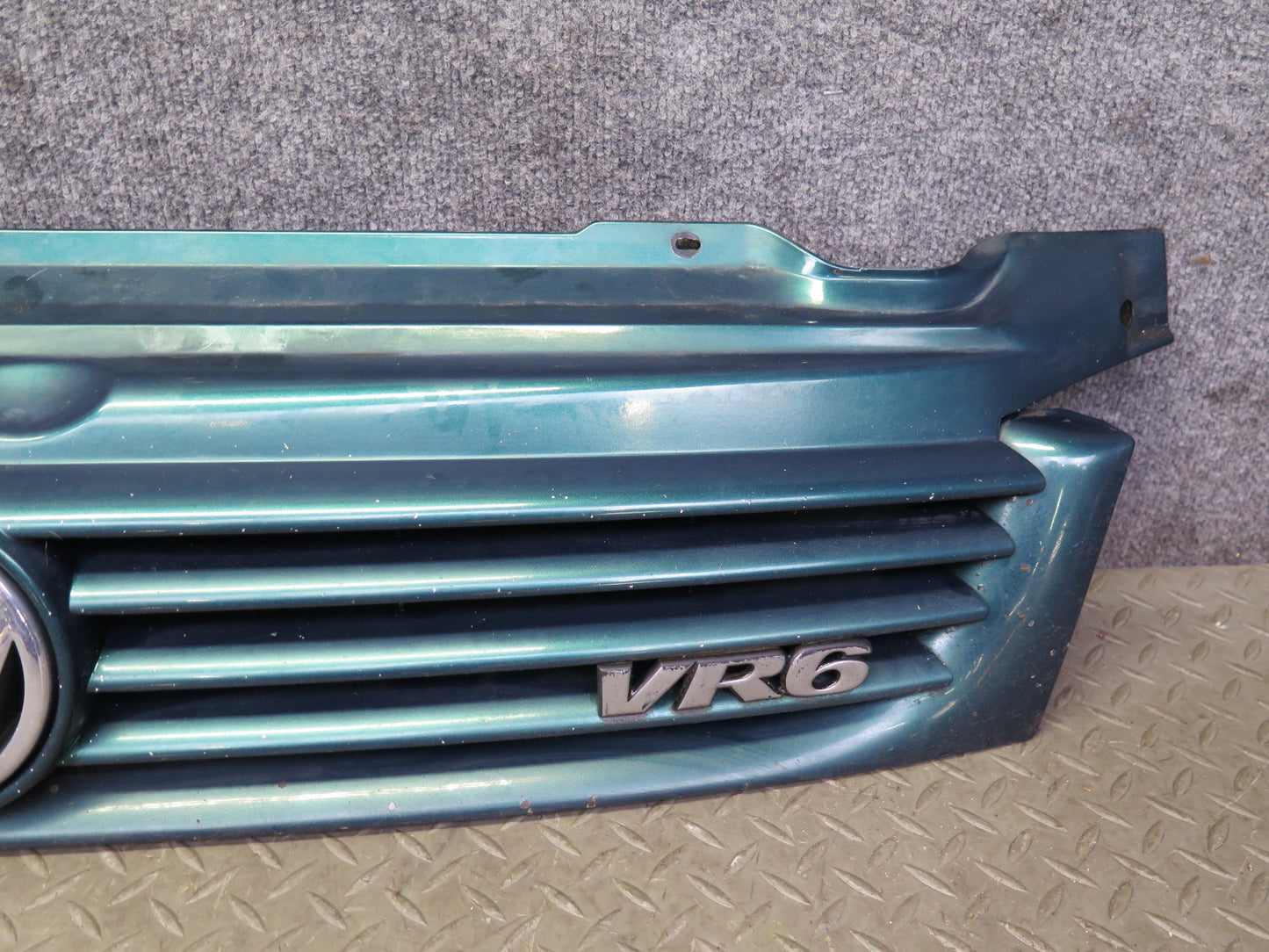 99-03 VW Eurovan T4 Front Radiator Upper Grille Green Pearl 701853653D OEM