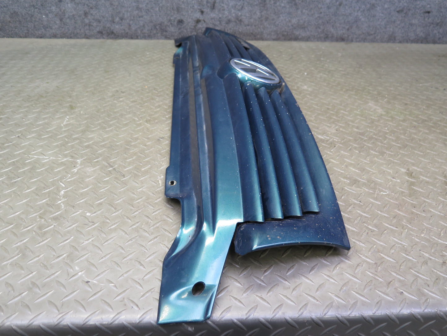 99-03 VW Eurovan T4 Front Radiator Upper Grille Green Pearl 701853653D OEM