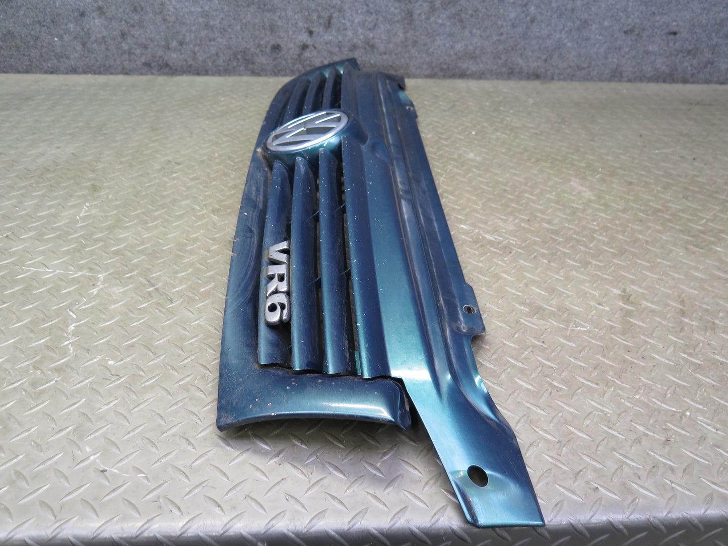 99-03 VW Eurovan T4 Front Radiator Upper Grille Green Pearl 701853653D OEM