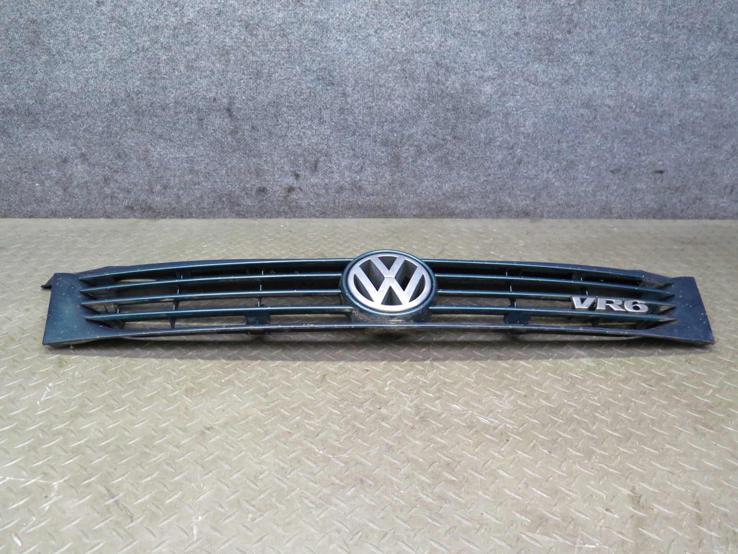 99-03 VW Eurovan T4 Front Radiator Upper Grille Green Pearl 701853653D OEM