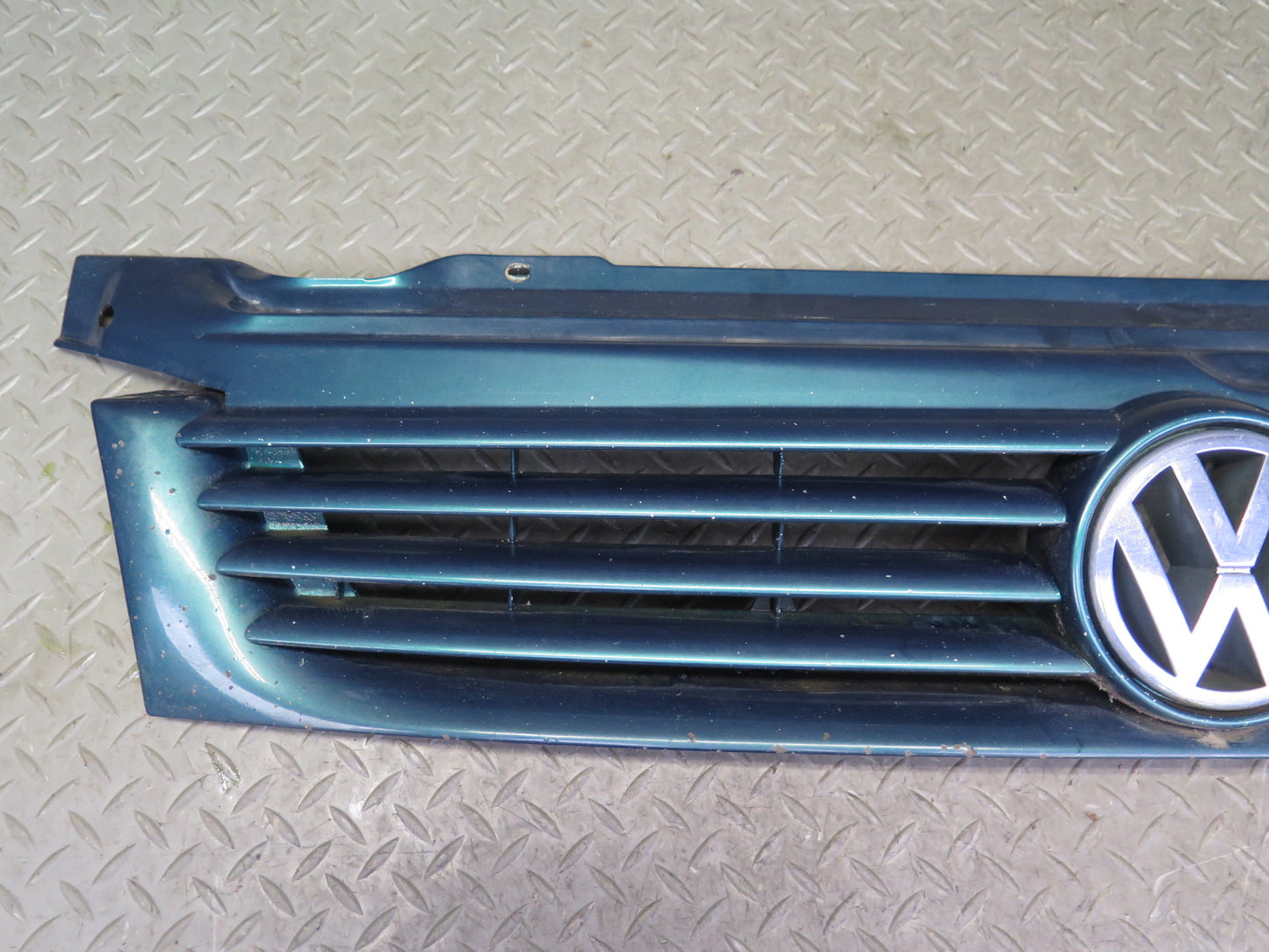 99-03 VW Eurovan T4 Front Radiator Upper Grille Green Pearl 701853653D OEM