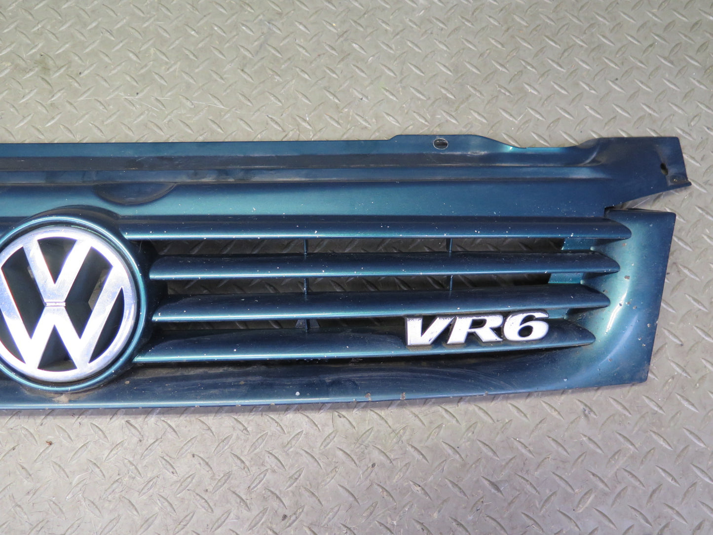 99-03 VW Eurovan T4 Front Radiator Upper Grille Green Pearl 701853653D OEM