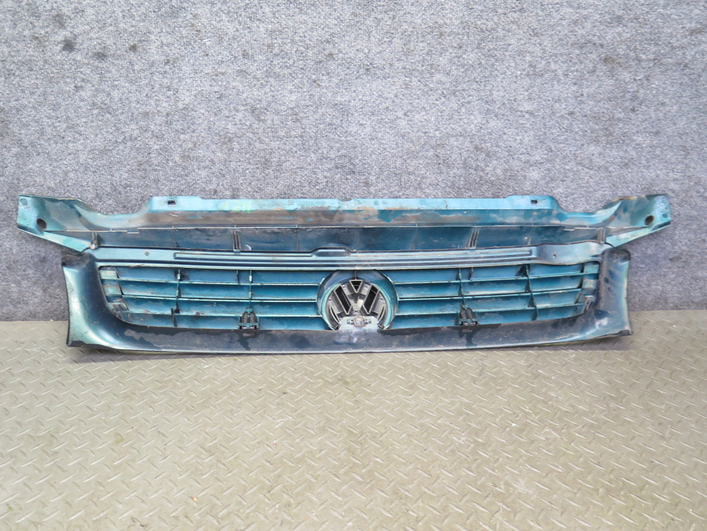 99-03 VW Eurovan T4 Front Radiator Upper Grille Green Pearl 701853653D OEM