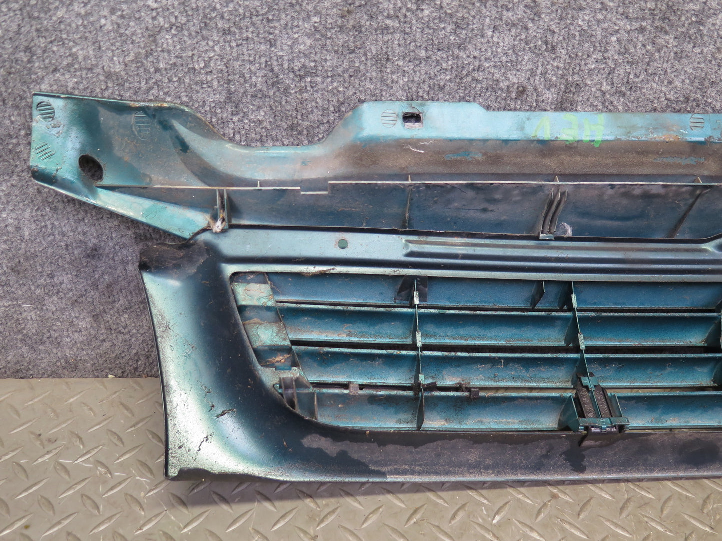 99-03 VW Eurovan T4 Front Radiator Upper Grille Green Pearl 701853653D OEM