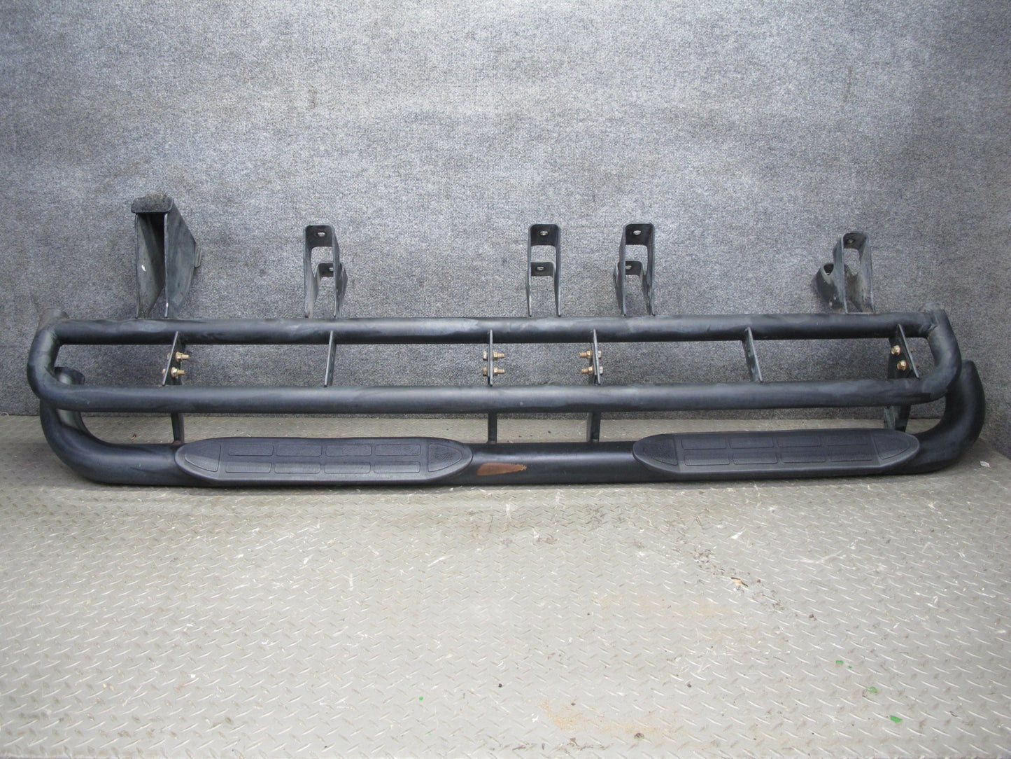 2003-2009 Hummer H2 Left Side Running Step Board Rocker Guard 15172444