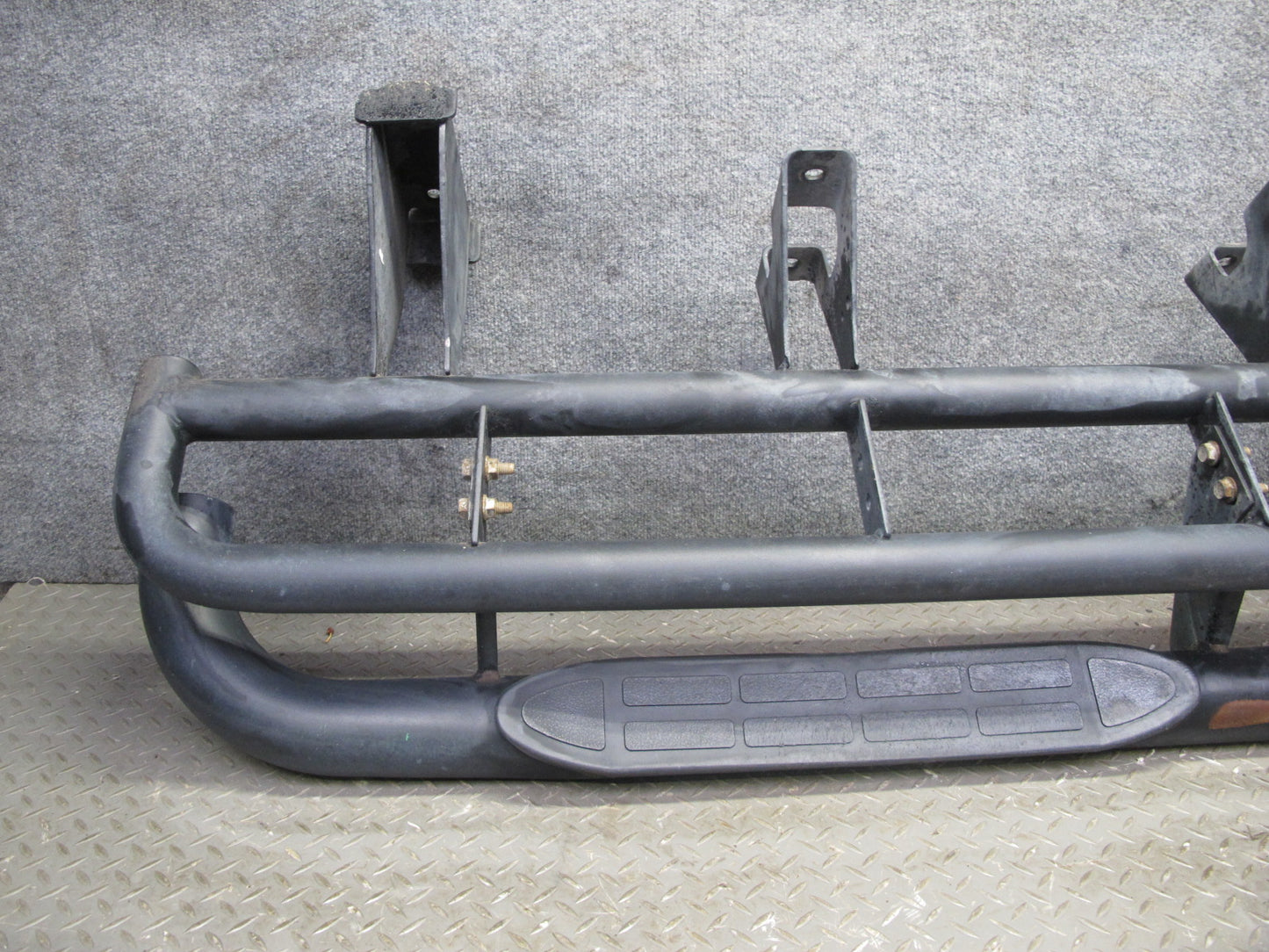 2003-2009 Hummer H2 Left Side Running Step Board Rocker Guard 15172444