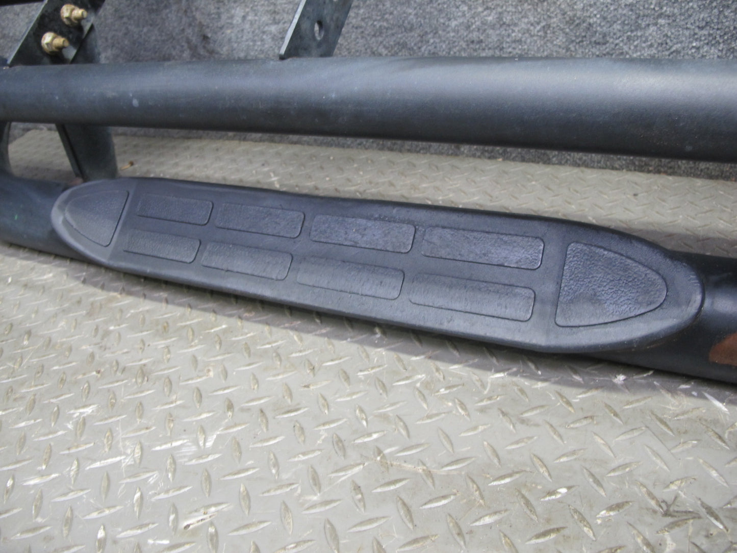 2003-2009 Hummer H2 Left Side Running Step Board Rocker Guard 15172444