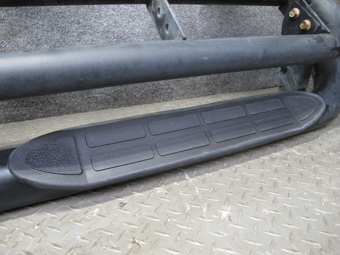 2003-2009 Hummer H2 Left Side Running Step Board Rocker Guard 15172444