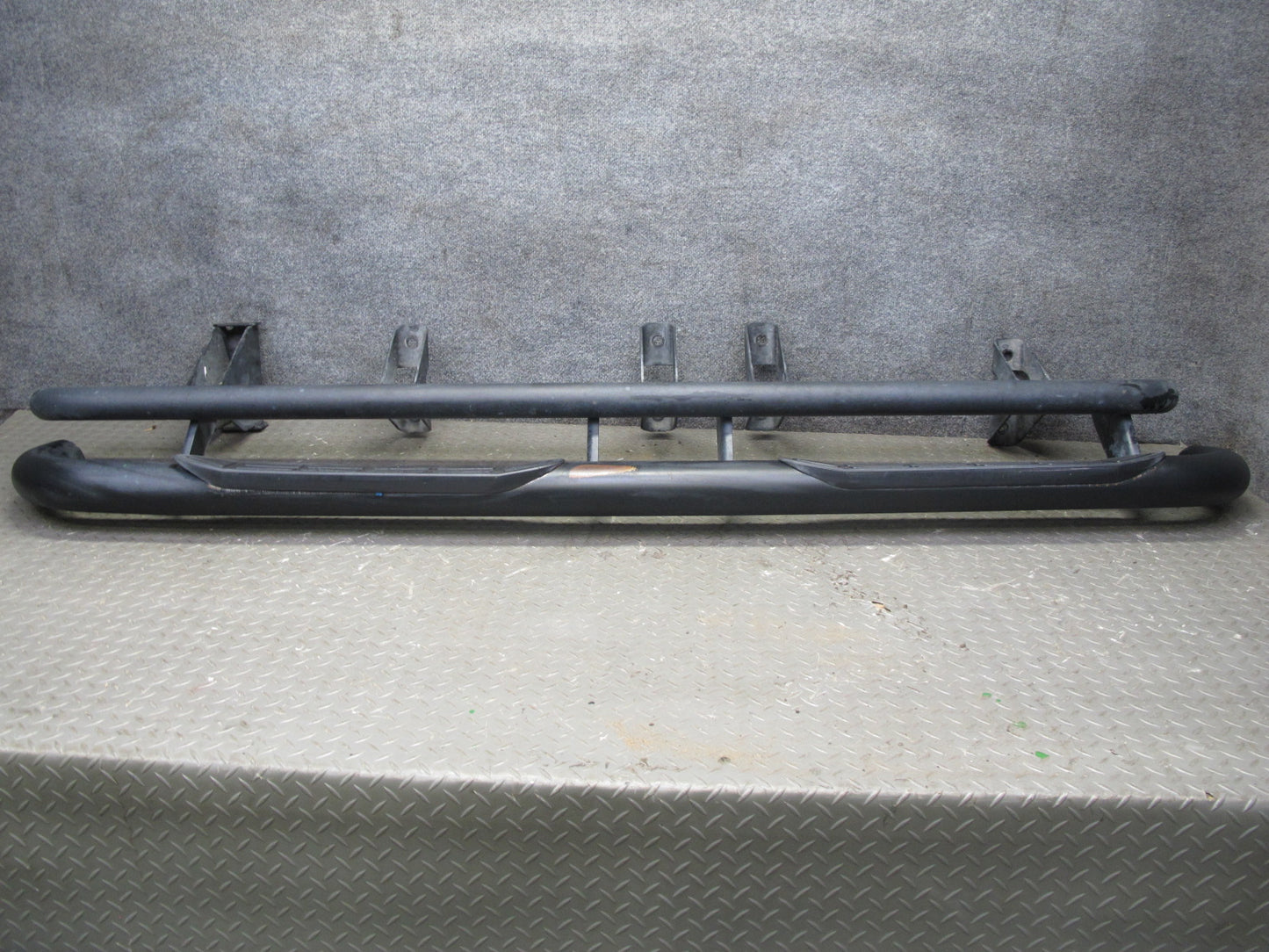 2003-2009 Hummer H2 Left Side Running Step Board Rocker Guard 15172444