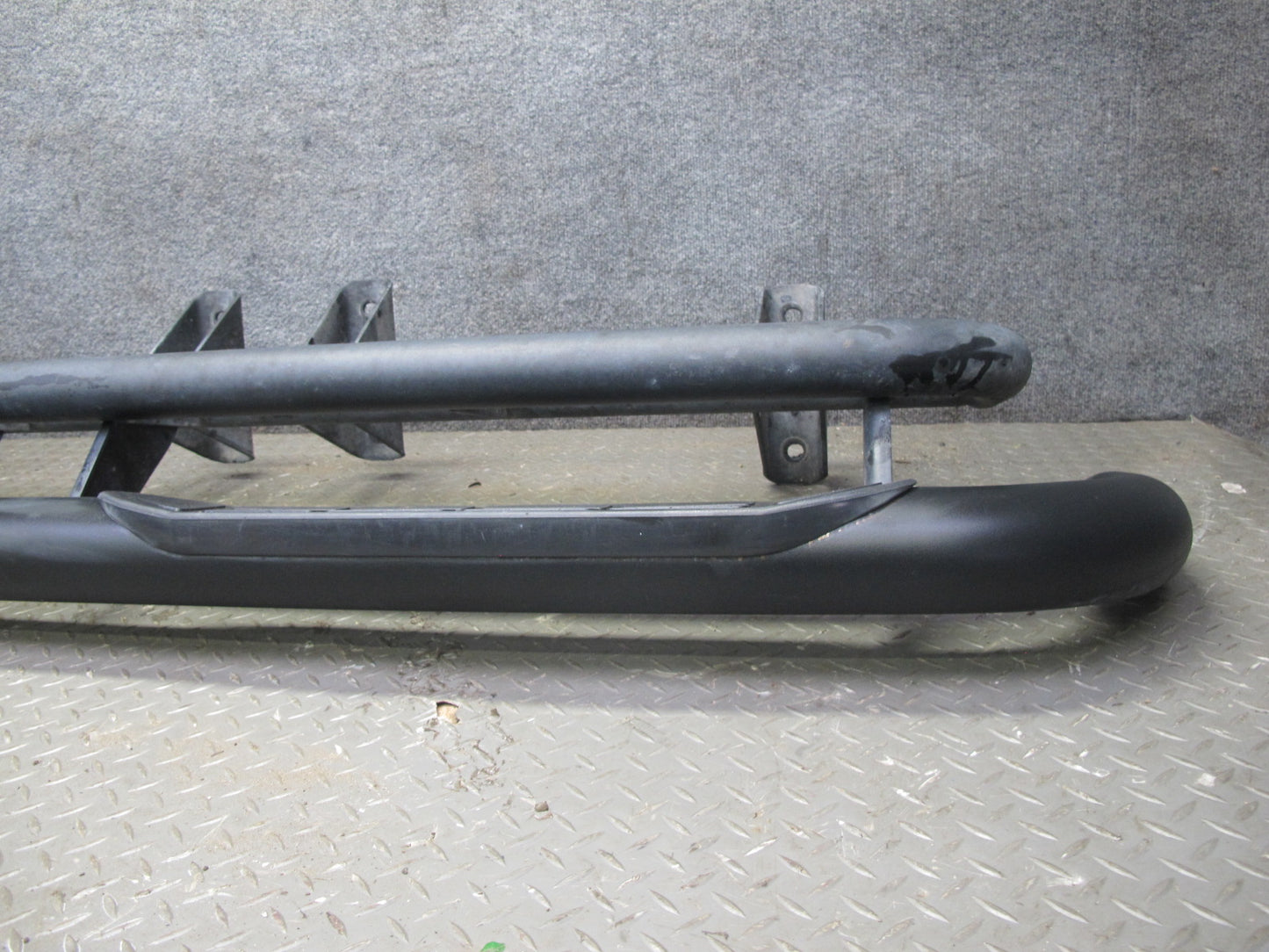 2003-2009 Hummer H2 Left Side Running Step Board Rocker Guard 15172444