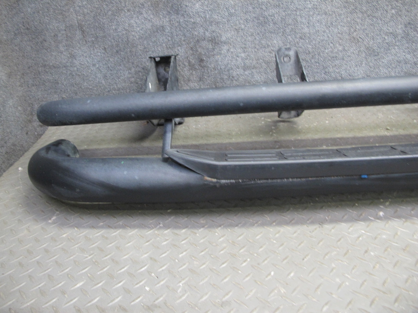 2003-2009 Hummer H2 Left Side Running Step Board Rocker Guard 15172444