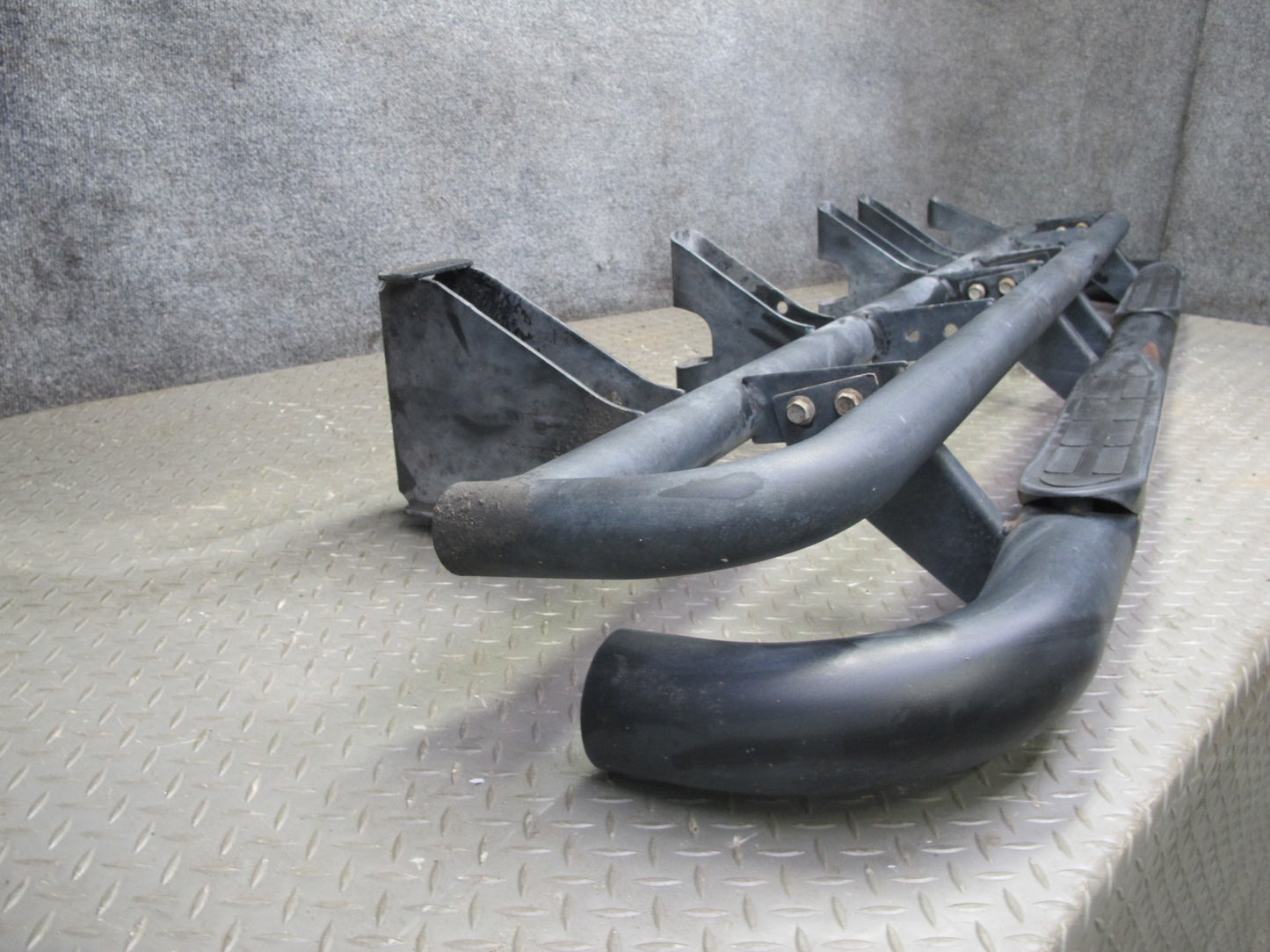 2003-2009 Hummer H2 Left Side Running Step Board Rocker Guard 15172444