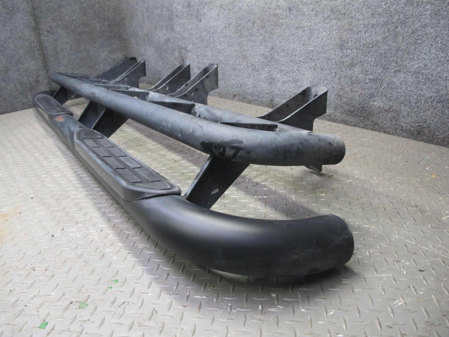 2003-2009 Hummer H2 Left Side Running Step Board Rocker Guard 15172444