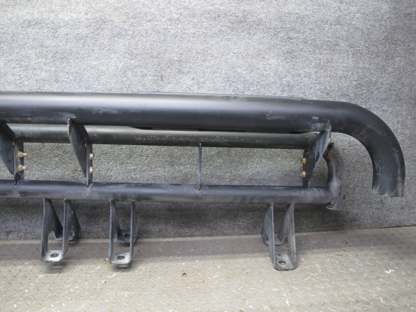 2003-2009 Hummer H2 Left Side Running Step Board Rocker Guard 15172444