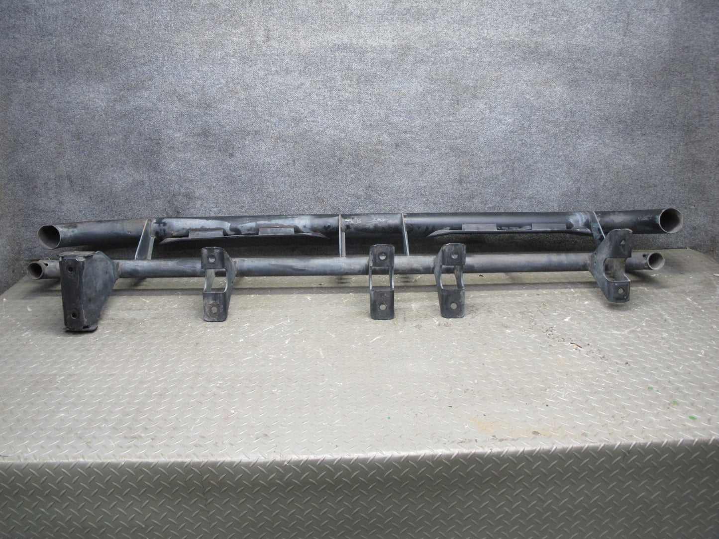 2003-2009 Hummer H2 Left Side Running Step Board Rocker Guard 15172444