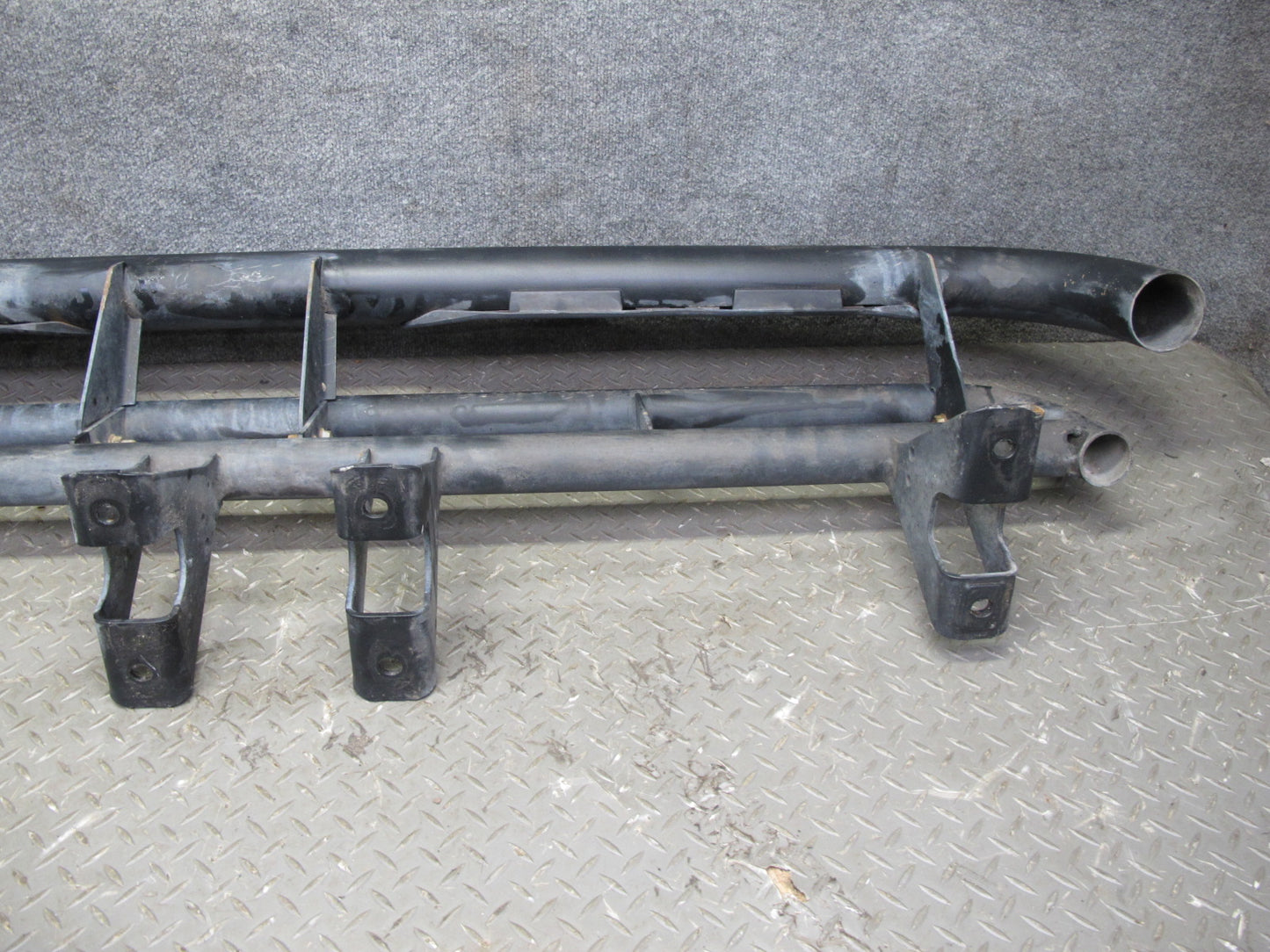 2003-2009 Hummer H2 Left Side Running Step Board Rocker Guard 15172444