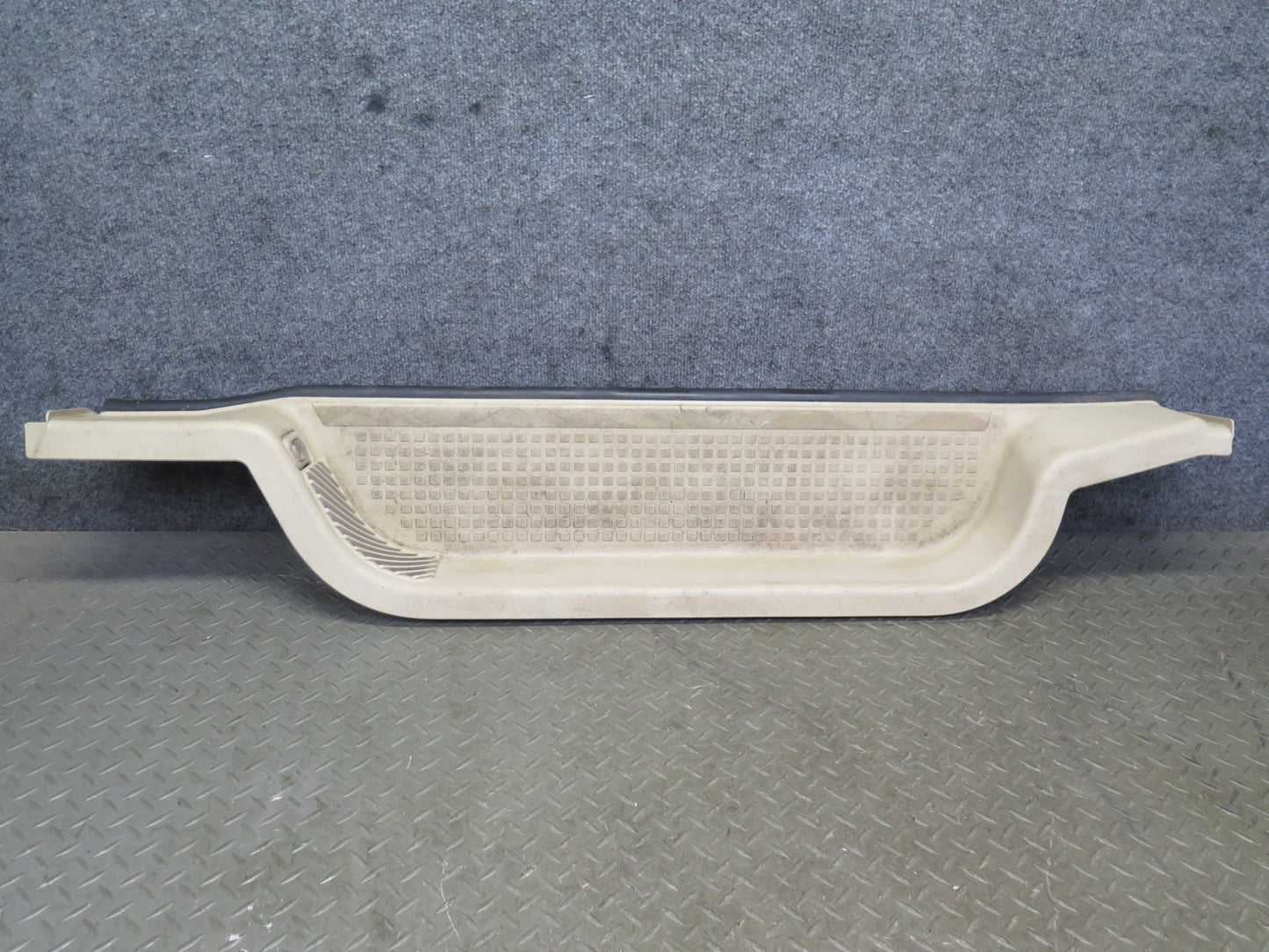 99-03 VW Eurovan T4 Right Door Sliding Step Trim Panel 701863726B OEM