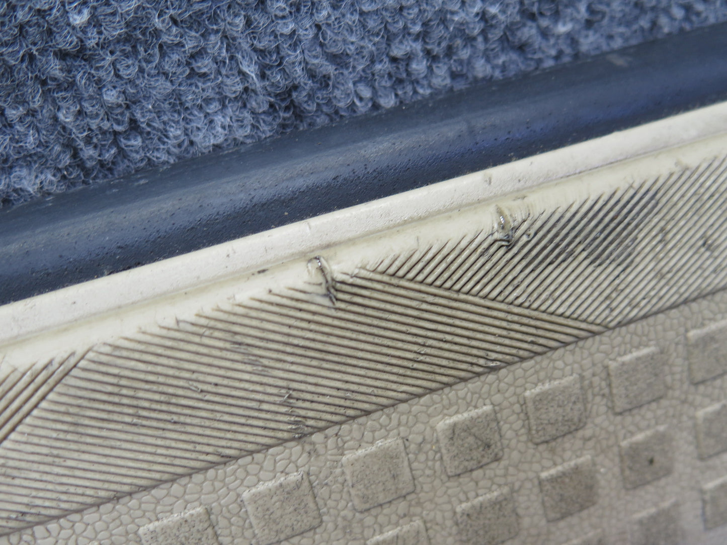 99-03 VW Eurovan T4 Right Door Sliding Step Trim Panel 701863726B OEM