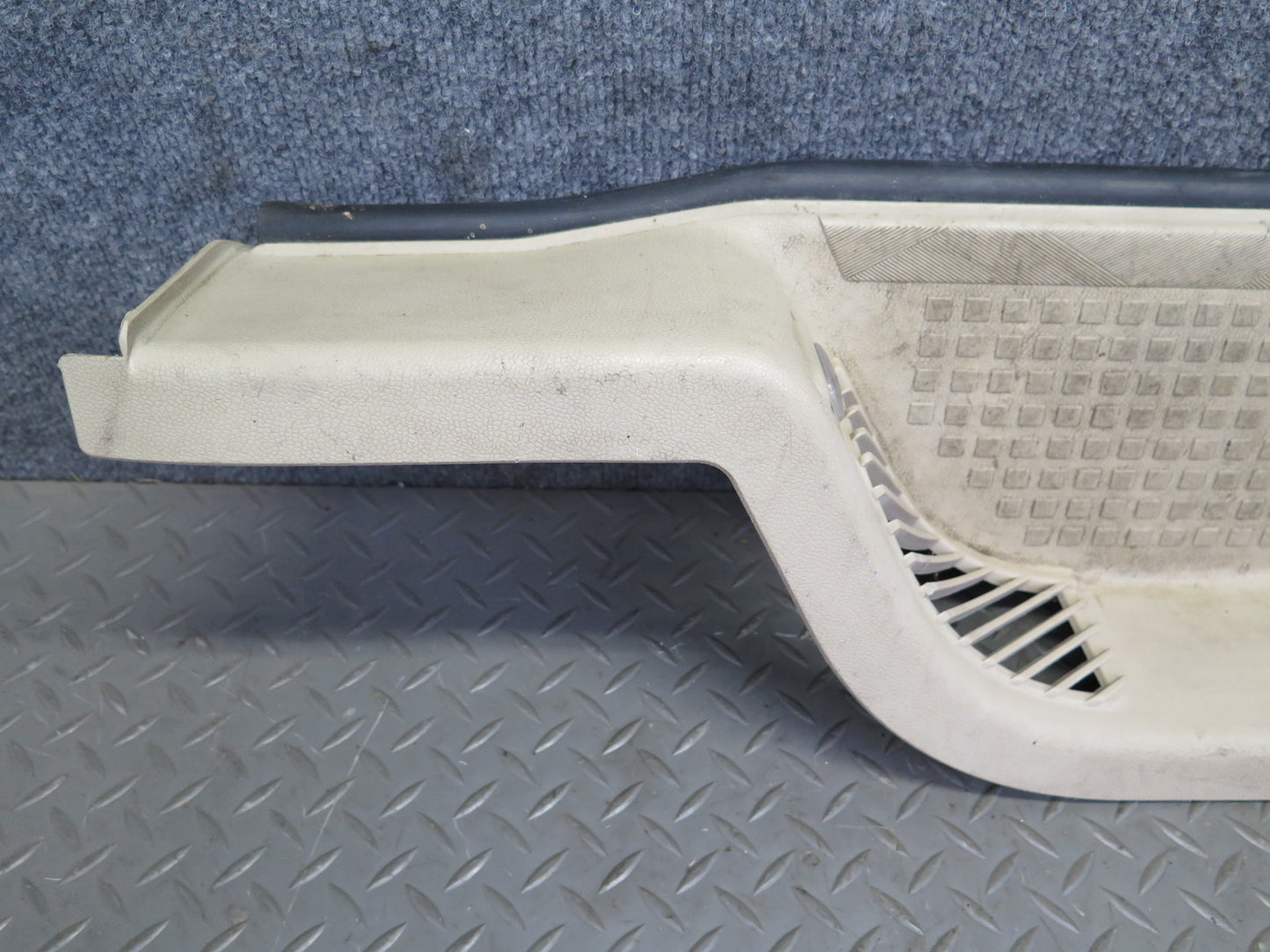 99-03 VW Eurovan T4 Right Door Sliding Step Trim Panel 701863726B OEM