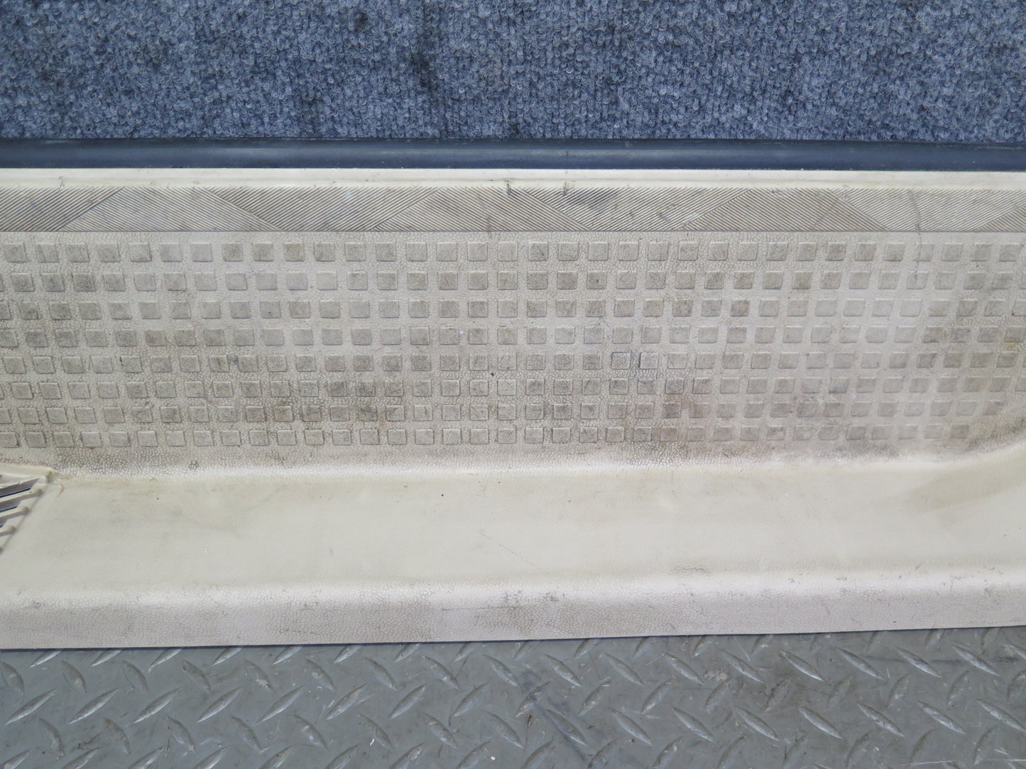 99-03 VW Eurovan T4 Right Door Sliding Step Trim Panel 701863726B OEM