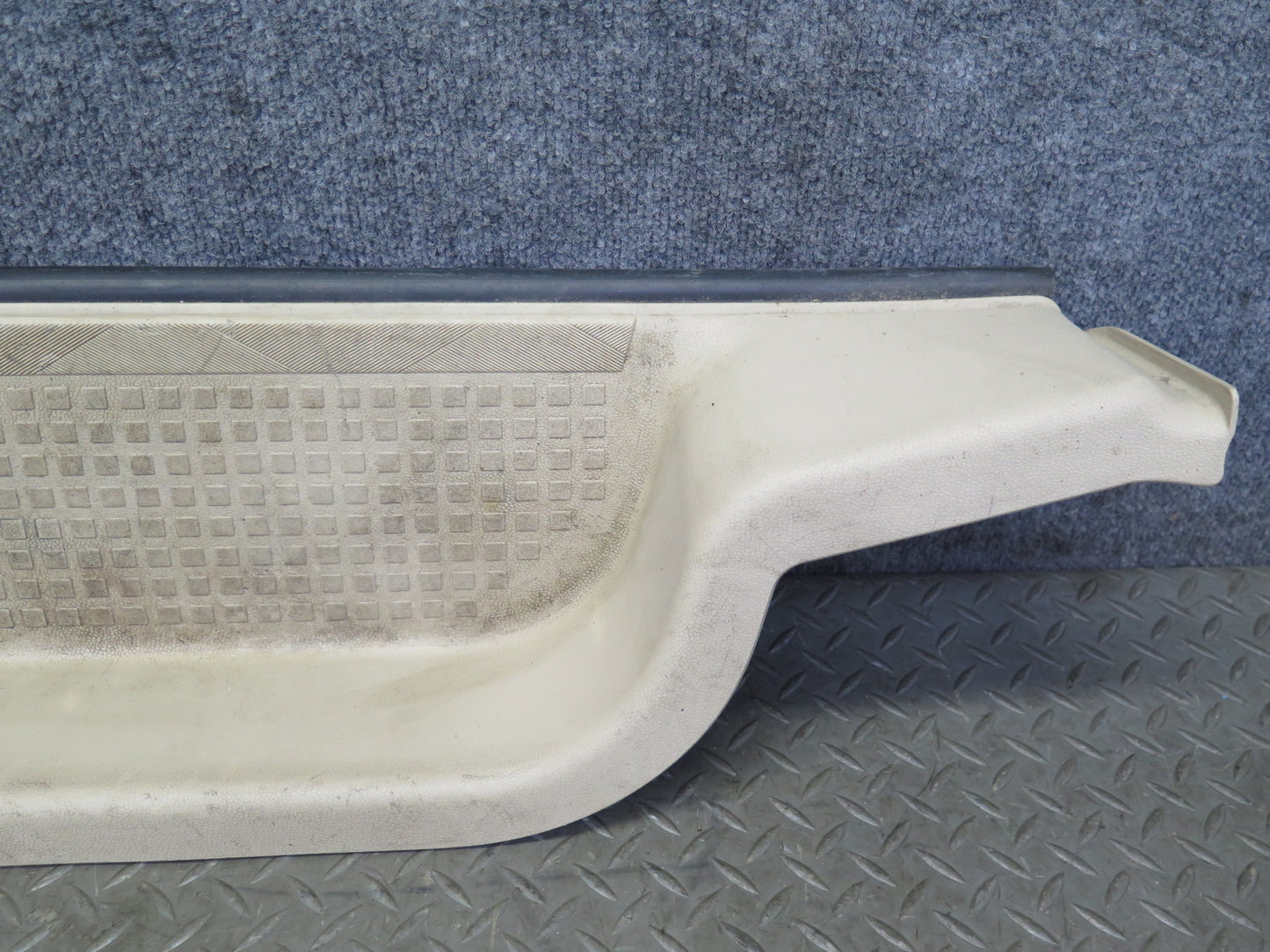 99-03 VW Eurovan T4 Right Door Sliding Step Trim Panel 701863726B OEM