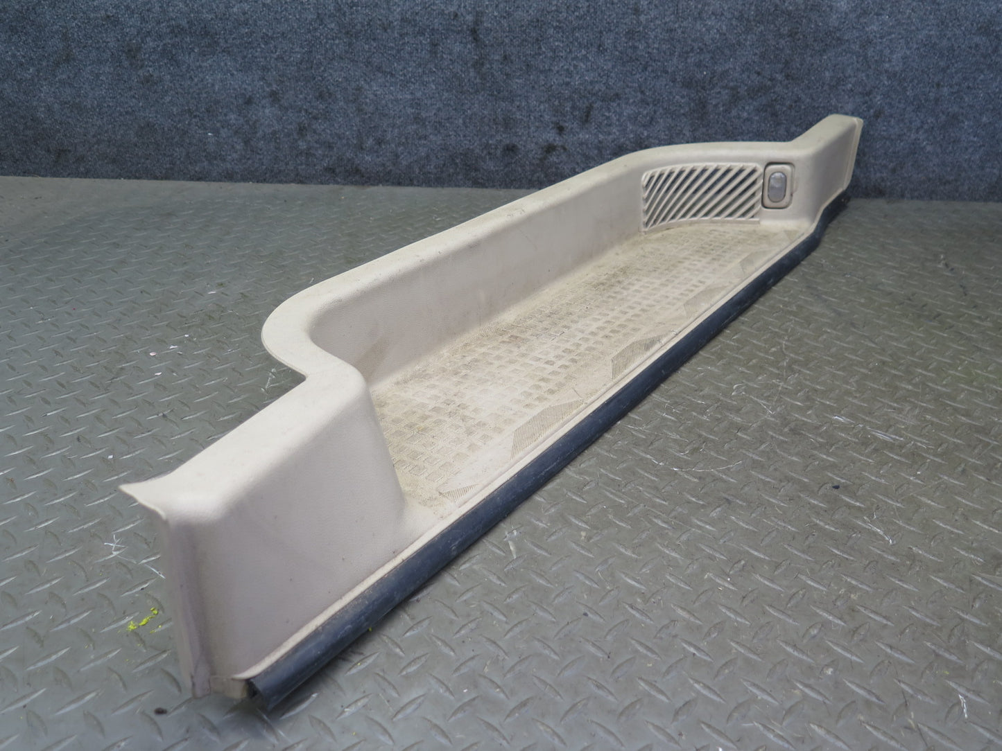 99-03 VW Eurovan T4 Right Door Sliding Step Trim Panel 701863726B OEM