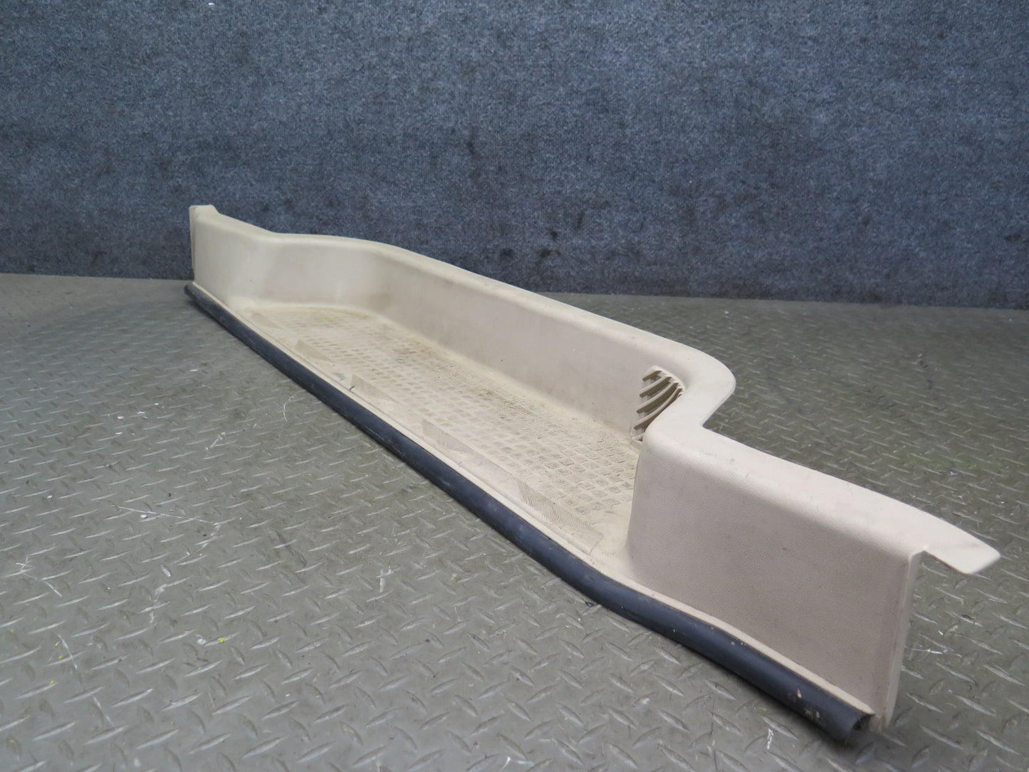 99-03 VW Eurovan T4 Right Door Sliding Step Trim Panel 701863726B OEM