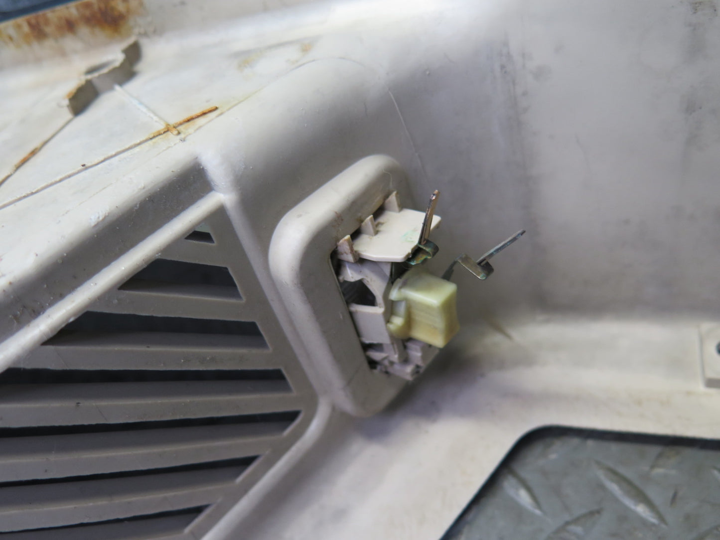 99-03 VW Eurovan T4 Right Door Sliding Step Trim Panel 701863726B OEM