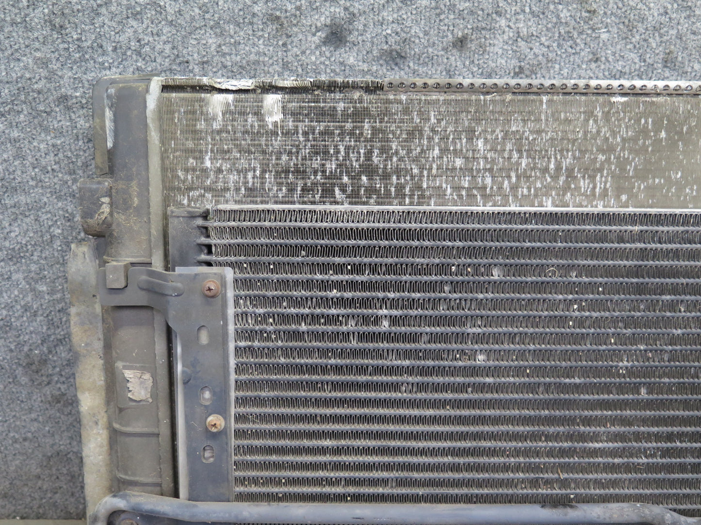 2000 VW Eurovan T4 2.8L Engine Radiator A/C Condenser Oil Cooler Assembly OEM