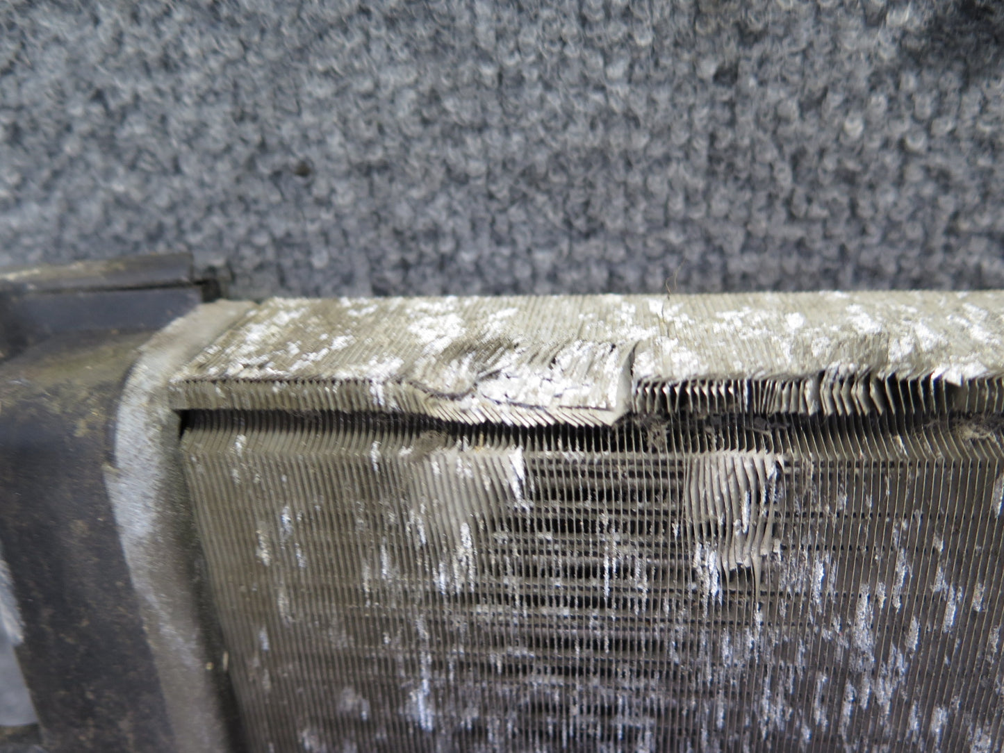 2000 VW Eurovan T4 2.8L Engine Radiator A/C Condenser Oil Cooler Assembly OEM