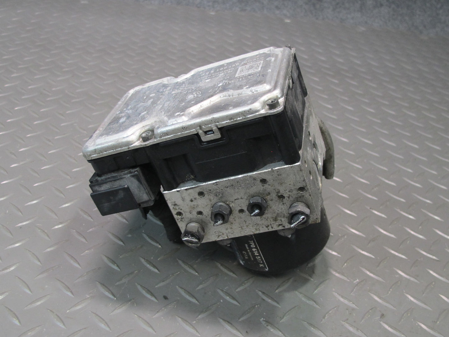 2011-2012 Porsche Cayenne S 958 ABS Anti-lock Brake Pump Module Unit