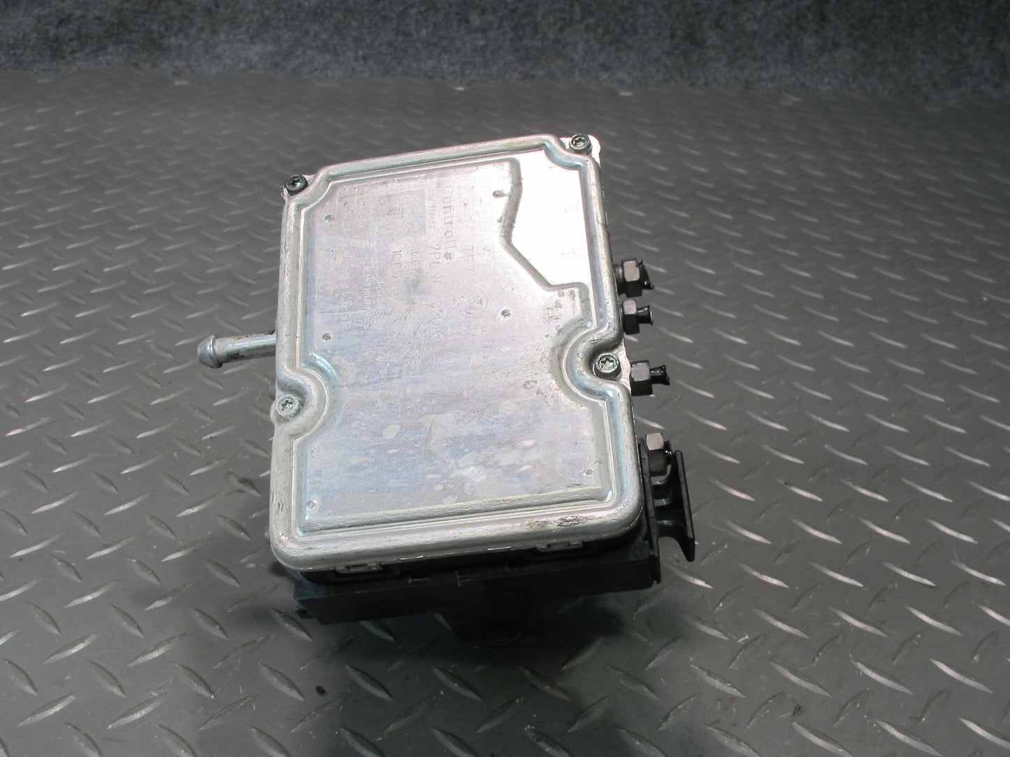 2011-2012 Porsche Cayenne S 958 ABS Anti-lock Brake Pump Module Unit