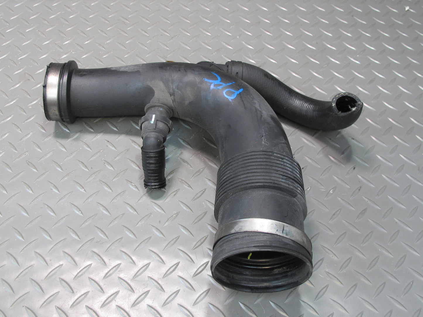 11-18 Porsche Cayenne 958 4.8L Turbo Left & Right Side Air Intake Hose Pipe Set