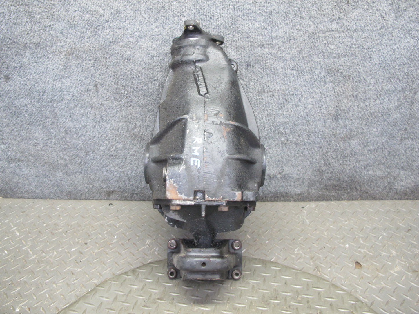 82-84 Mercedes W123 300D 617.952 Rear Axle Differential Carrier 3.07 Ratio OEM