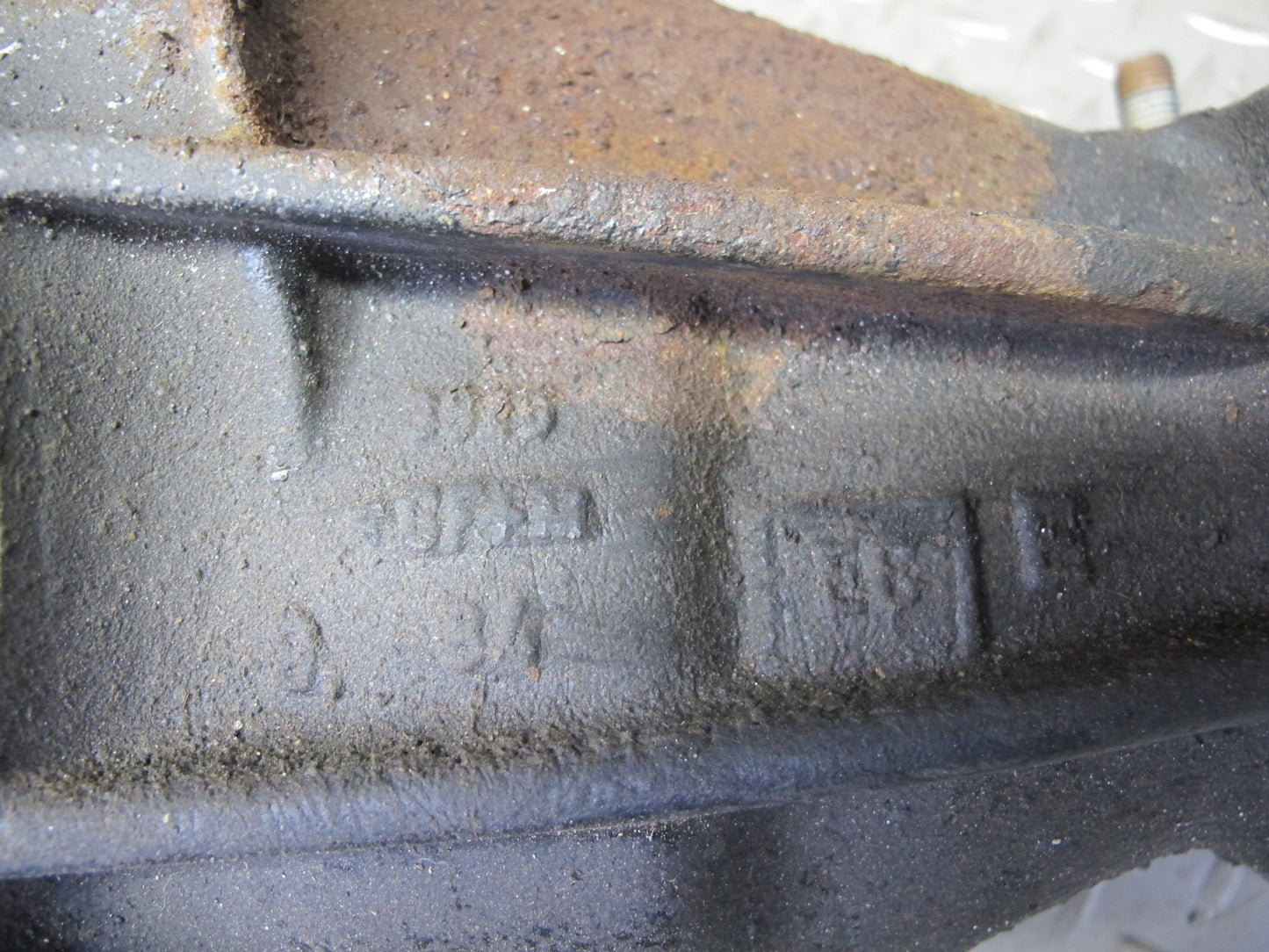 82-84 Mercedes W123 300D 617.952 Rear Axle Differential Carrier 3.07 Ratio OEM