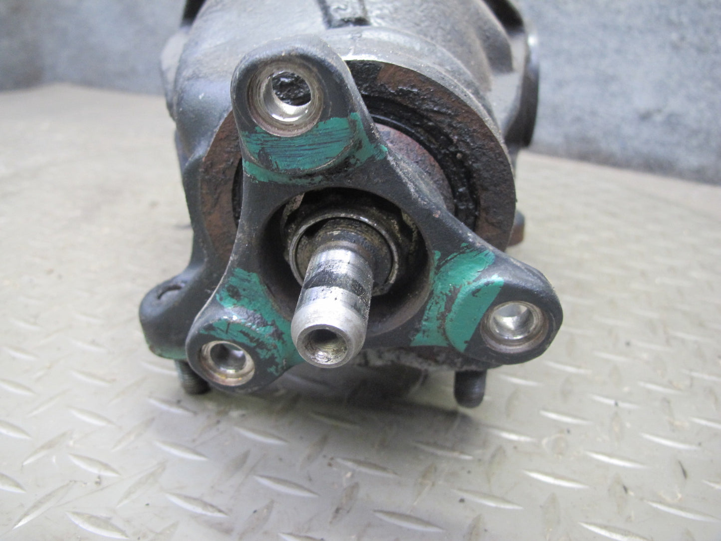 82-84 Mercedes W123 300D 617.952 Rear Axle Differential Carrier 3.07 Ratio OEM