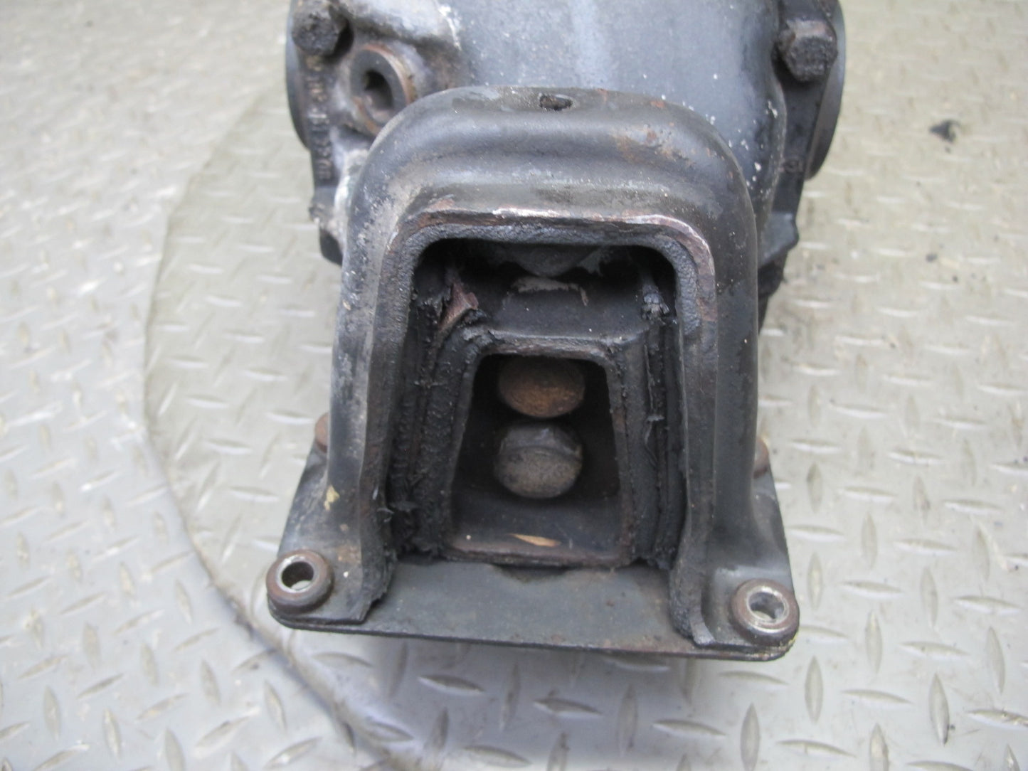 82-84 Mercedes W123 300D 617.952 Rear Axle Differential Carrier 3.07 Ratio OEM