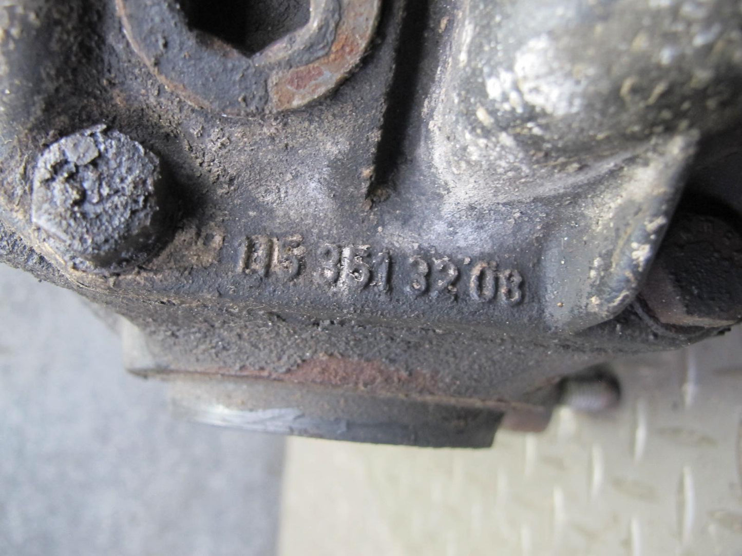 82-84 Mercedes W123 300D 617.952 Rear Axle Differential Carrier 3.07 Ratio OEM