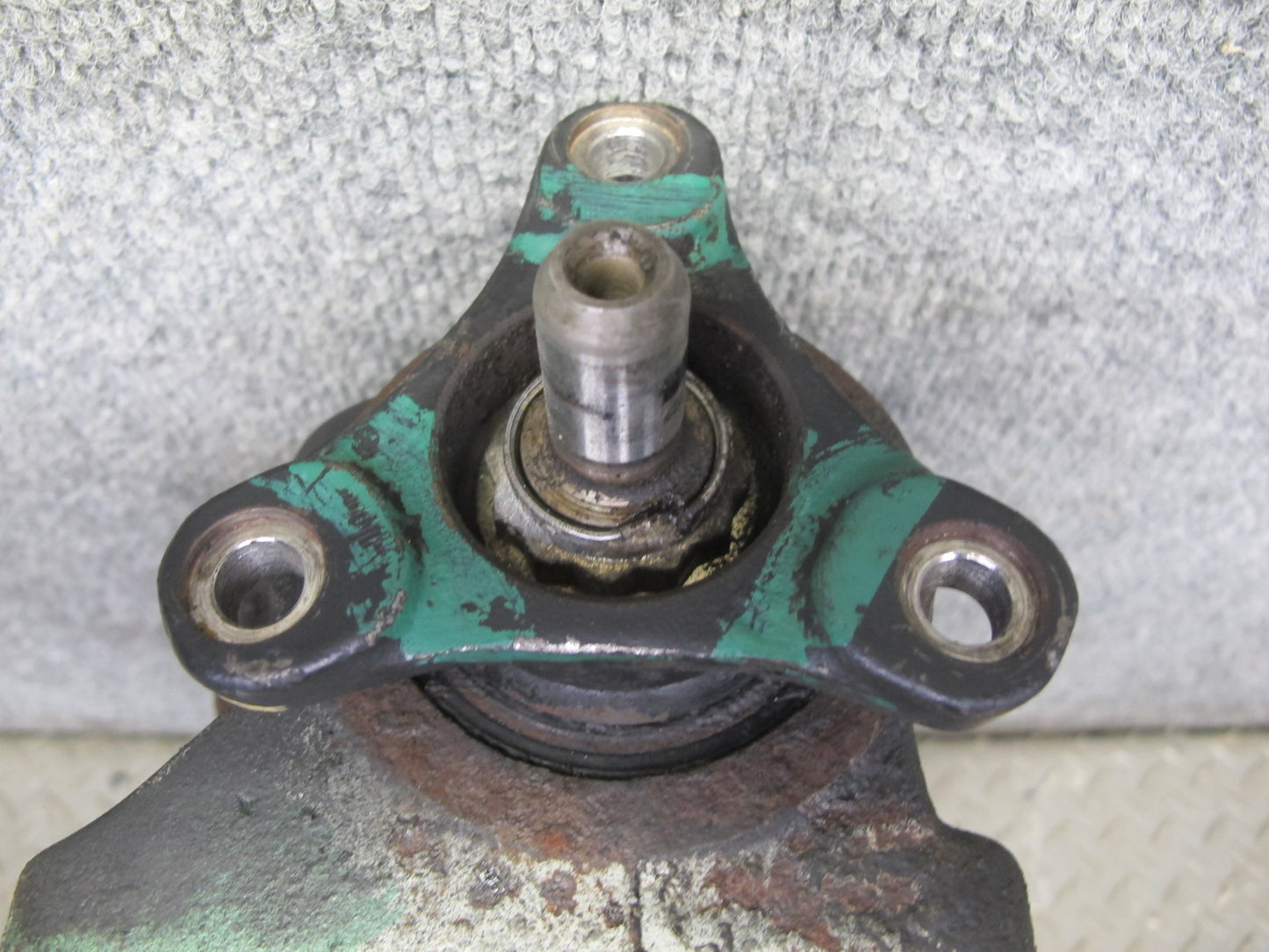 82-84 Mercedes W123 300D 617.952 Rear Axle Differential Carrier 3.07 Ratio OEM