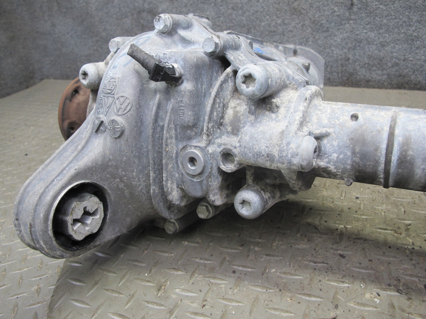 2011-2014 Porsche Cayenne S 958 4.8L Front Axle Differential Carrier 3.09