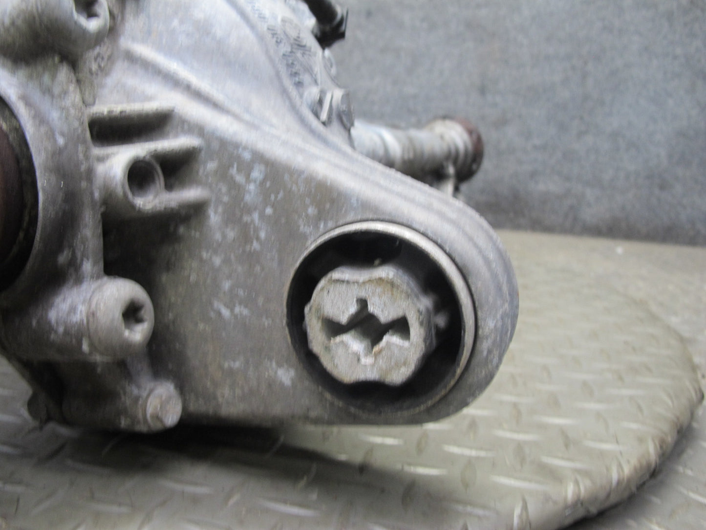 2011-2014 Porsche Cayenne S 958 4.8L Front Axle Differential Carrier 3.09