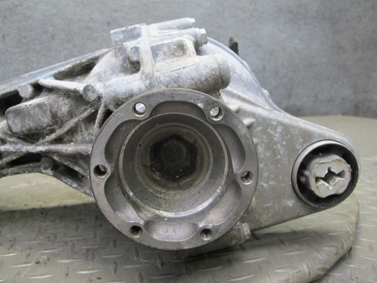 2011-2014 Porsche Cayenne S 958 4.8L Front Axle Differential Carrier 3.09