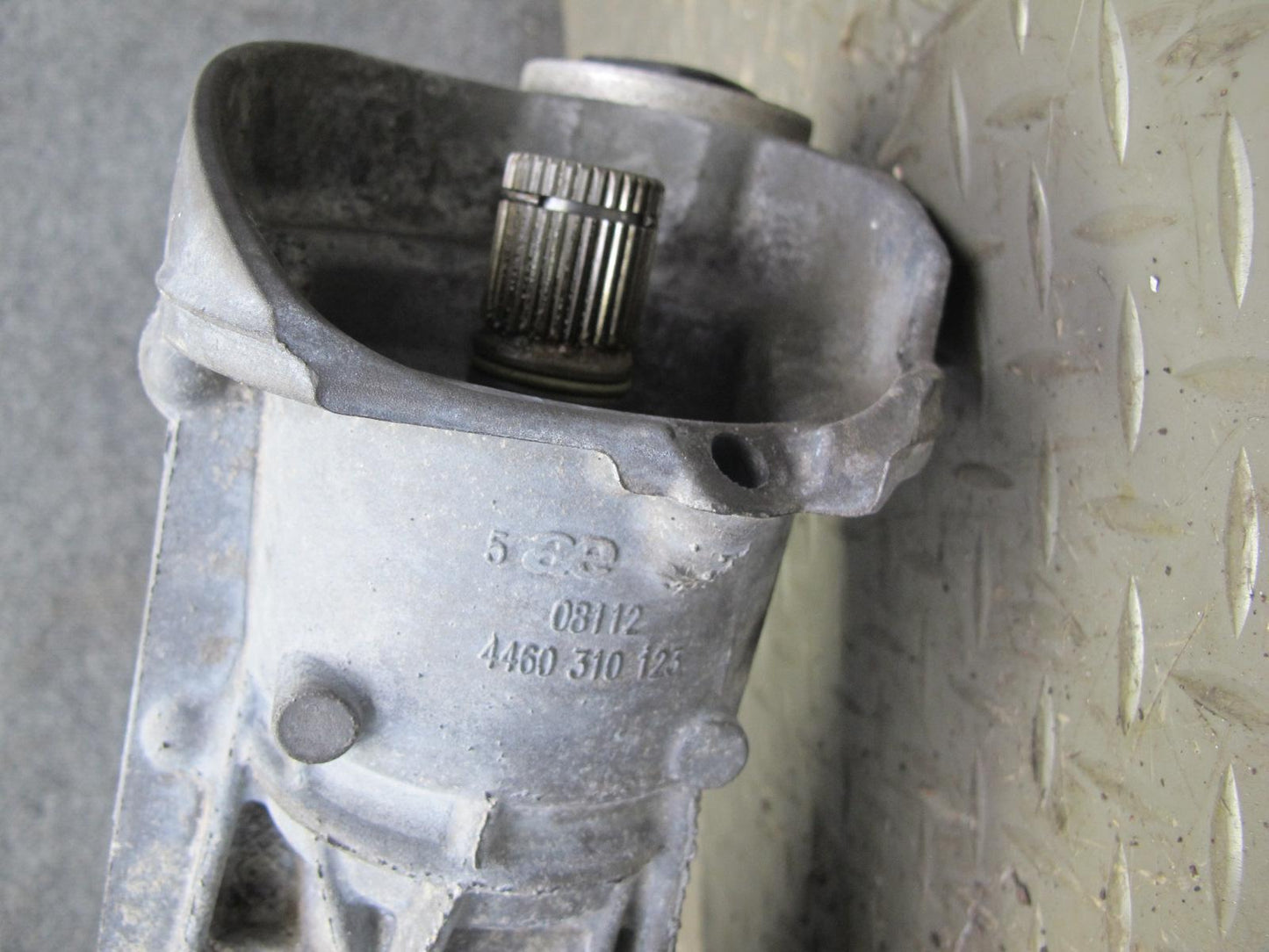 2011-2014 Porsche Cayenne S 958 4.8L Front Axle Differential Carrier 3.09